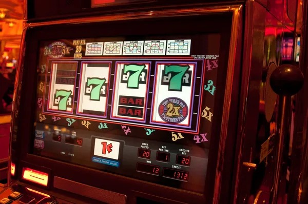 niagaqq platform showing sportsbook, live-dealer, slots, and esports sections